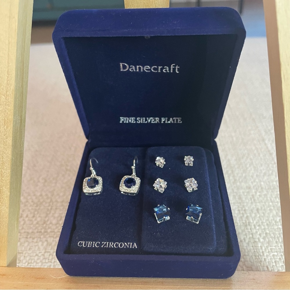 NWT cubic zirconia fine silver four pairs of silver and blue earrings - Picture 6 of 7